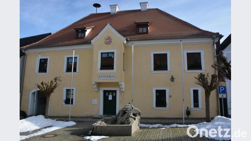 Im Rahmen des Sonderprogramms &quot;Digitales Rathaus&quot; erhält die Gemeindeverwaltung einen Glasfaseranschluss. Die Trassenverlegung wurde bereits besprochen. Die Arbeiten werden noch heuer ausgeführt. Bild: jr