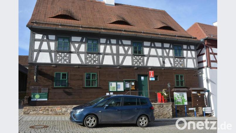Die Gästeinformation (Bild) und das Rathaus Bad Neualbenreuth wird noch heuer mit einem Glasfaseranschluss bis in die Gebäude angebunden. Die Arbeiten sollen im zweiten und dritten Quartal durchgeführt werden. Bild: jr
