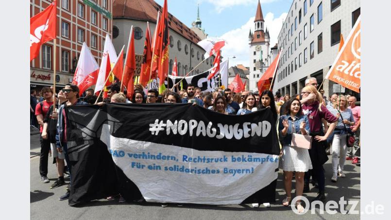 Gegen das Polizeiaufgabengesetz (PAG) sind in den vergangenen Jahren immer wieder Menschen zu tausenden auf die Straße gegangen – hier eine Demonstration im Mai 2018 in München, lange vor Corona. Archivbild: Felix Hörhager/dpa
