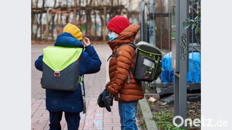 Wie und wann können Schüler sicher in die Klassenzimmer zurückkehren? Die Weidener CSU glaubt, eine Lösung gefunden zu haben. Bild: Annette Riedl/dpa