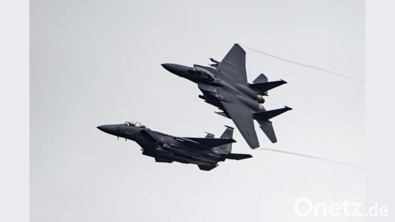 Zwei amerikanische Jets vom Typ F-15E Strike Eagles vom 492nd Fighter Squadron der US-Luftwaffe. Bild: Airman 1st Class Jessi Monte