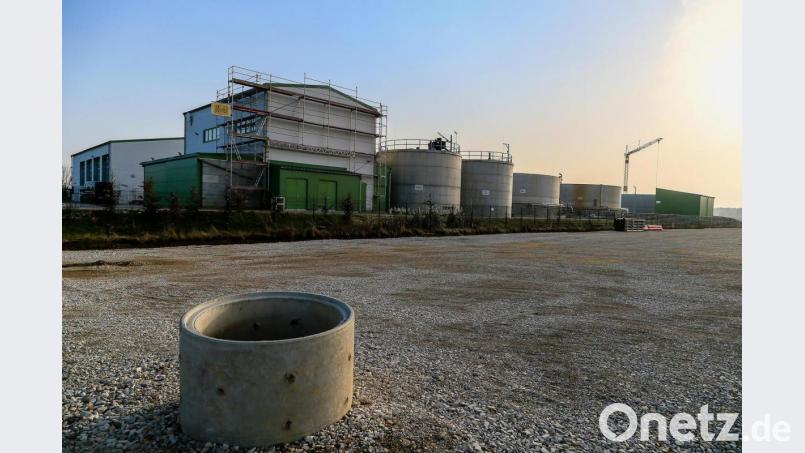 An der Kläranlage des Milchhofs Bechtel westlich von Deiselkühn entsteht eine Biogasanlage zur Verwertung des Klärschlamms und von Produktionsresten. Bild: Hösamer