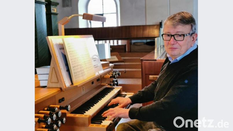 Hubert Reimer ist Organist und Sänger aus Leidenschaft. Als Vorsitzender des Fördervereins für Kirchenmusik in der Pfarrei St. Wenzeslaus organisiert er aber auch große Konzerte in der Pfarrkirche Schönsee. Bild: Portner
