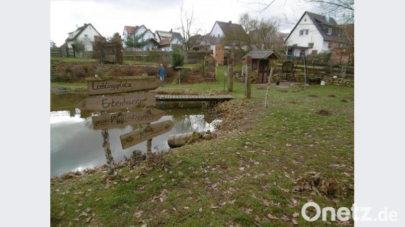 Eine Augenweide ist die Weiheridylle von Liesl und Jürgen Göpfert beim Osterbrunnenbach in Hahnbach. Bild: mma