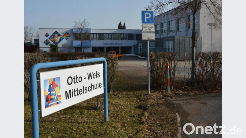 Stille herrscht seit sieben Wochen in der Mittelschule Mitterteich. Die Schulleitung informierte jetzt darüber, wie der Distanzunterricht läuft. Bild: jr