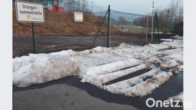 Knapp 1200 Kubikmeter Grüngut und holzige Abfälle wurden 2020 an der Grüngutsammelstelle am Bauhof der Gemeinde Neusorg (Bild) angeliefert und entsorgt. Ab 1. März steigt die Anlieferungsgebühr für einen Berechtigungsschein auf 33 Euro. Bild: br