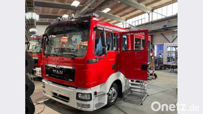 Das neue Feuerwehrauto. Die Aufschrift &quot;Feuerwehr Irchenrieth&quot; an der Tür fehlt noch und am Aufbau und der Bestückung wird derzeit gearbeitet. Bild: fz