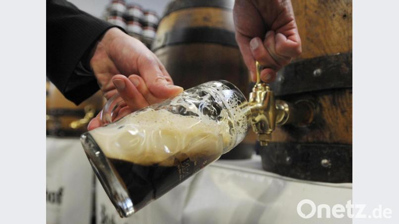 Fassbier ist für die bayerischen Brauereien derzeit ein Problem, weil es bei geschlossener Gastronomie und ohne Volksfeste kaum verkauft werden kann. Archivbild: Armin Weigel