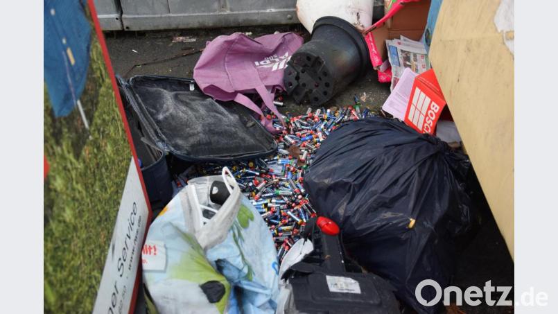Müllentsorgung mal anders - wer hier neben dem anderen Unrat auch Unmengen von Batterien entsorgt hat lässt sich leider nicht feststellen. Bild: fla
