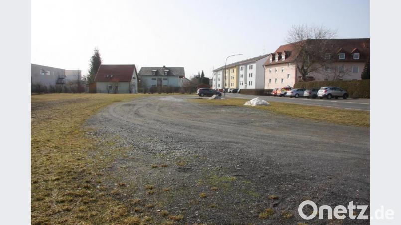 Die Fläche an der Andreas-Thoma-Straße, auf der die neue Kindertagesstätte entstehen wird, bleibt vorerst im Eigentum der Marktgemeinde Wiesau. Bild: wro