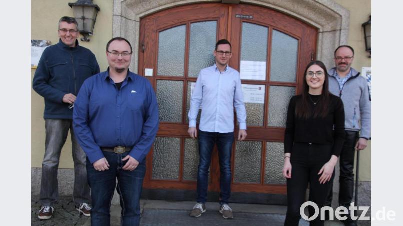 Das Team der Verwaltung der Marktgemeinde Mähring. Von links Bürgermeister Franz Schöner, Andreas Benesch, Kämmerer Michael Beier, Daniela Hausmann und Geschäftsleiter Bernhard Brunner. Auf dem Bild fehlt Brigitte Meyer-Wurm. Bild: kro