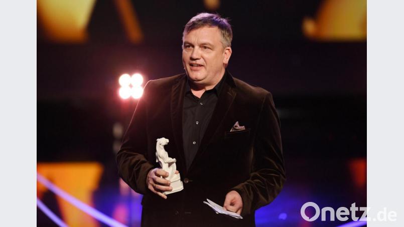 2018 freute sich Hape Kerkeling über den Bayerischen Fernsehpreis. Ein Jahr später feierte ein 31-Jähriger in Amberg feuchtfröhlich den Geburtstag des Komikers und muss jetzt sechs Monate hinter Gitter. Bild: Tobias Hase/dpa