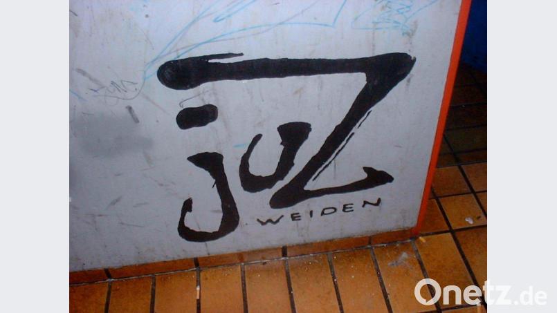 Das Juz-Logo an einer Wand im Haus. Entworfen hat es Sebastian Schwarzmeier. Bild: :almat:-Archiv