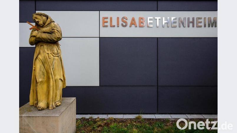 Die Staatsanwaltschaft Amberg führt die Ermittlungen um Impfverstöße im Elisabethenheim. Auch eine Privatperson hat die Heimleitung angezeigt. Bild: Hösamer