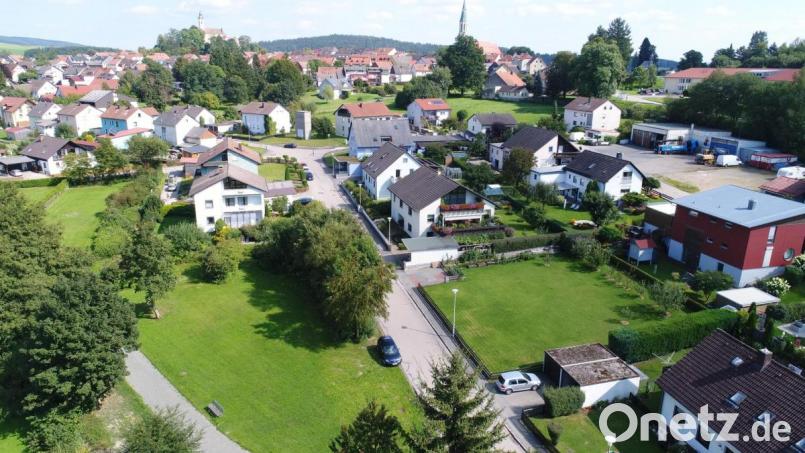 Der Bebauungsplan für das Gebiet &quot;Herrenpoint&quot; stammt aus dem Jahr 1975. Geschäftsleiter Günter Gschwindler legte dem Bauausschuss nahe, von einer Aufhebung der Bebauungspläne abzusehen, um die Bebaubarkeit von noch freien Grundstücken nicht in Frage zu stellen. Bild: bey