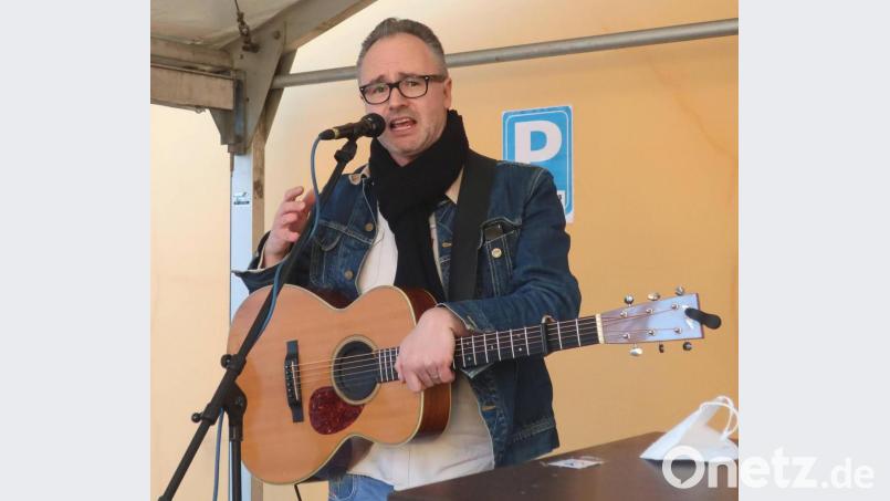 Berufsmusiker Thorsten Loher ist sauer auf die Politiker: "Sie haben uns hängen lassen und mit Füßen getreten". Bild: Hirsch