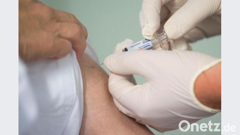 Die Bundesländer Sachsen, Thüringen und Bayern wollen Tschechien mit Impfstoff gegen das Coronavirus unterstützen. Symbolbild: Julian Stratenschulte