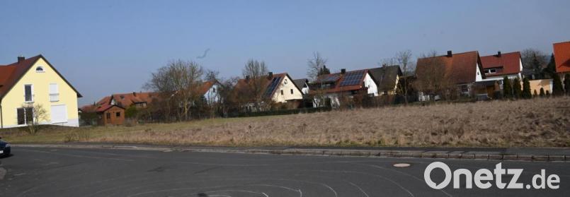 Auf wenig Gegenliebe bei den Poppenrichter Gemeinderäten stößt ein Bauvorhaben, das nach übereinstimmender Auffassung zu massiv ausfällt, außerdem nicht genügend Pkw-Abstellmöglichkeiten vorsieht und sich überhaupt nicht in die Umgebung mit ausschließlicher Einzelbebauung einfügt. Bild: gf