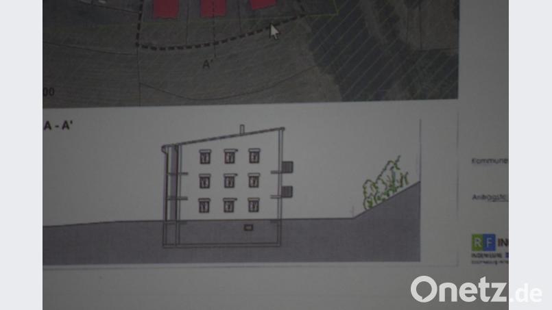 Im Baugebiet &quot;Wohnen am Almweg&quot; sind dreigeschossige Mehrfamilienhäuser mit Pultdach geplant. Die Pläne wurden im Stadtrat vorgestellt. Bild: bnr