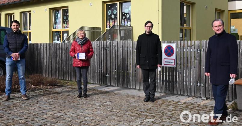 Wie sieht die Zukunft unserer Kinderbetreuung aus? Darüber diskutierten (von links) Michael Kraus, Maria Mitterer, Pfarrer Dominik Mitterer und der Zweite Bürgermeister Hermann Böhm. Bild: gf