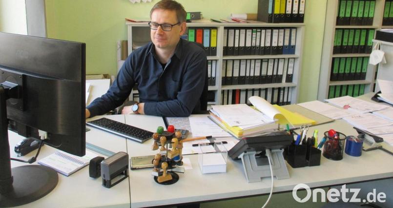 Bei ihm laufen die Fäden zusammen: Bauamtsleiter Achim Scherm von der VG Neusorg informiert über den aktuellen Stand der Städtebauförderung. Er steht auch gerne für Fragen bereit. Bild: ld