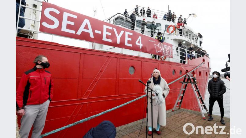 Am Sonntag wurde des vierte Rettungsschiffes der Seenotrettungsorganisation Sea-Eye getauft. Das Schiff soll im Frühjahr seinen Einsatz im Mittelmeer starten. Bild: Bernd Wüstneck/dpa