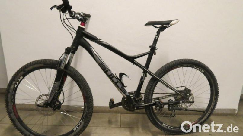 Die Polizei hegt den Verdacht, dass dieses Mountainbike gestohlen wurde. Auf Hinweise dazu wartet die Dienststelle in Sulzbach-Rosenberg. Bild: Polizei/exb