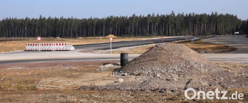 Die Gemeinde freut das: Die Ausgleichsflächen für den zweiten Bauabschnitt des Gewerbegebiets Schafhof-Ost (Wald) müssen vorerst nicht geschaffen werden. Bild: bö