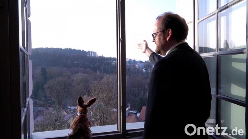 Der französische Esel zu Besuch beim Landrat. Bild: Landratsamt/exb