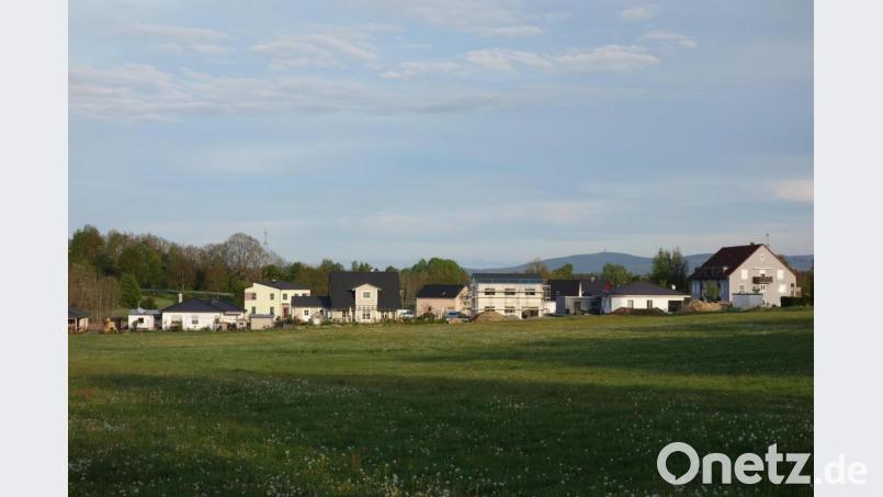 Das Baugebiet "Kiesbeet" im Osten von Waidhaus füllt sich zusehends. Der Marktrat setzt sich mit einer Erweiterung auseinander und stellt für den Grunderwerb 200 000 Euro im aktuellen Haushalt bereit. Bild: fjo