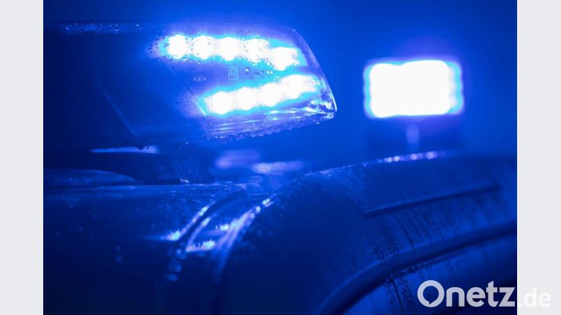 Mit einem Randalierer hatte es die Polizei am Sonntagabend zu tun. Symbolbild: Jens Büttner/dpa