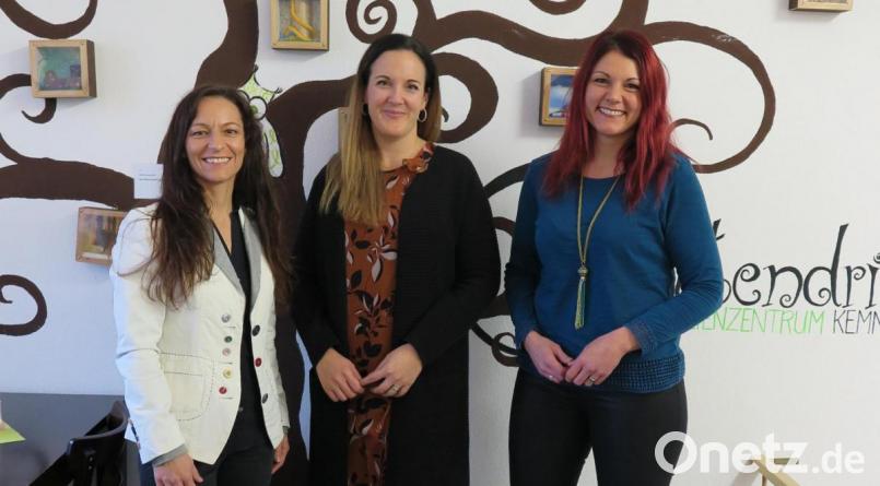 Dieses Archivbild zeigt Jessika Wöhrl-Neuber (rechts) vom Familienzentrum Mittendrin sowie Elisabeth Bayer und Jennifer Reber (von links) vom Weiberwerk, die hinter dem Frauenaktionstag am 8. März stehen. Archivbild: jzk