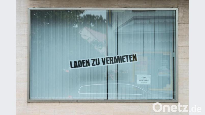 Immer mehr Innenstädte und Dorfzentren veröden. Die Grünen wollen dem mit einem Zehn-Punkte-Plan zur Stärkung von Innenstädten entgegen wirken. Symbolbild: Armin Weigel/dpa