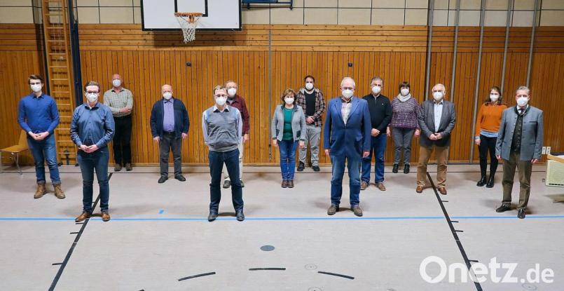 Der Vorstand des CSU-Ortsverbandes Friedenfels mit dem neuen Vorsitzenden Christian Mitterbauer (vorne, Zweiter von links) sowie den stellvertretenden Vorsitzenden Adrian Käß (vorne links) und Gottfried Härtl (vorne, Zweiter von rechts) sowie Kreisrat Eberhard Freiherr von Gemmingen-Hornberg (vorne rechts). Bild: bsc