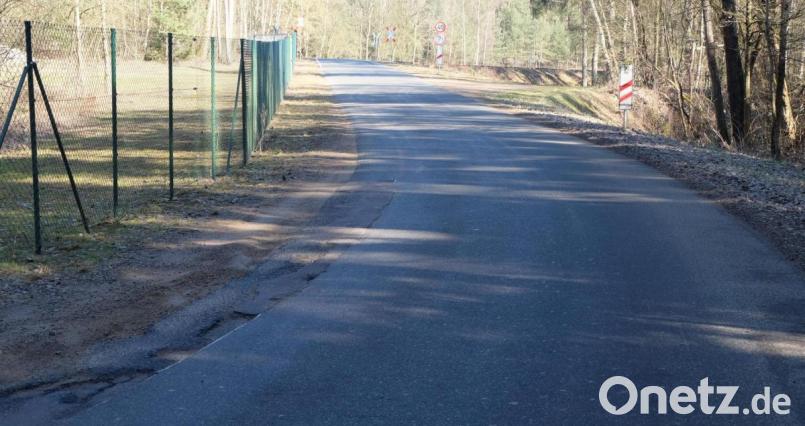 Der Gemeinderat Stulln plant die Festlegung einer Prioritätenliste zu Straßenunterhaltsmaßnahmen, die für Herbst 2021 ausgeschrieben werden sollen Auch ein das Teilstück der Gemeindeverbindungsstraße.Stulln – Nabburg ab Bahngleis bis Ortseingang Stulln soll einbezogen. werden. Hauptsächlich in den Kurvenbereichen werden die Fahrbahnränder überfahren.
.. Bild: ohr