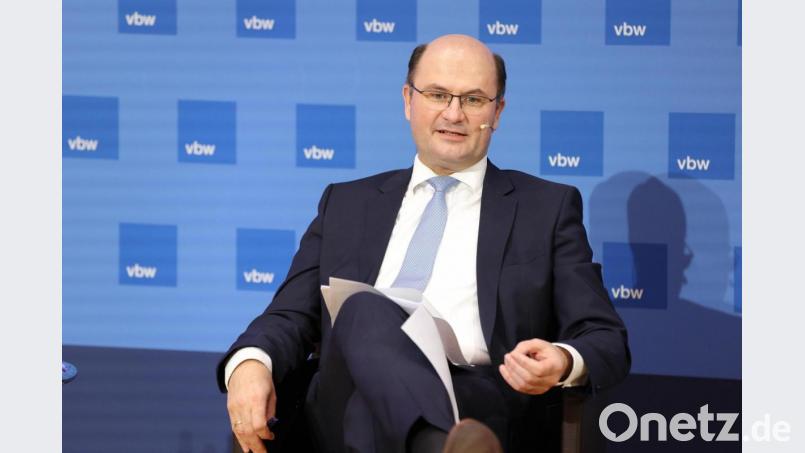 Bayerns Finanzminister Albert Füracker bei einem Kongress der Vereinigung der Bayerischen Wirtschaft (VBW). Bild: VBW