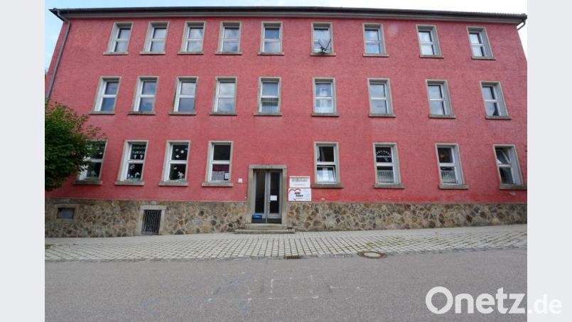 Dieser Anblick des Gästehauses wird nach dem Umbau und der Neugestaltung der Geschichte angehören. Zu sehen sein wird eine hochmoderne und aufgelockerte Fassade. Bild: bey