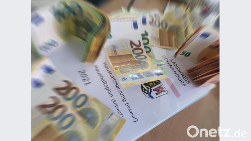 Der Haushalt für den Landkreis Schwandorf hat in diesem Jahr wieder ein Rekordvolumen: Es liegt bei insgesamt 182,4 Millionen Euro. Bild: Benjamin Tietz