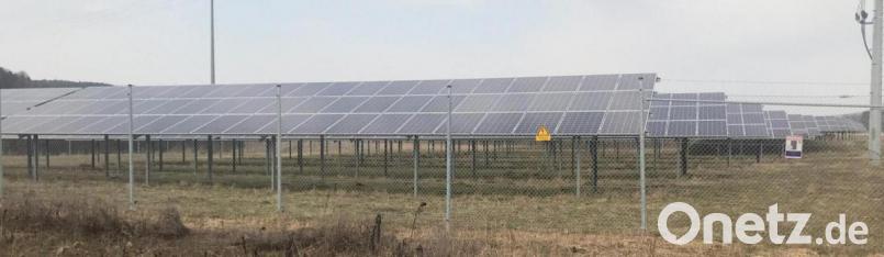 Vier Photovoltaik-Freiflächenanlagen gibt es bereits im Gebiet der Stadt Nabburg, eine fünfte wird in Kürze entstehen. Vor diesem Hintergrund stellt sich die Frage: Wieviele solche Anlagen soll die Kommune noch zulassen? Bild: Wilhelm Amann