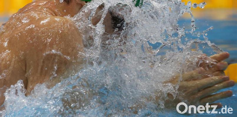 Wann können die Schwimmer endlich wieder im Becken trainieren? Nicht nur die Schwimmabteilung des SV Weiden hofft zeitnah auf grünes Licht durch die Politik. Symbolbild: Michael Kappeler/dpa