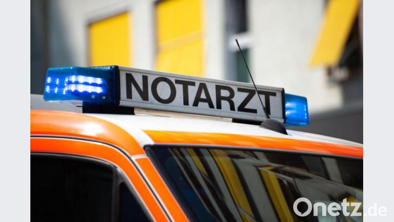 Der Schriftzug "Notarzt" steht auf einem Fahrzeug. Symbolbild: Lisa Ducret/dpa