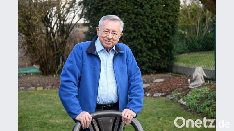 Gerd Hofmann in seinem geliebten Garten. Am 8. März feiert er seinen 80. Geburtstag. Bild: Gabi Schönberger