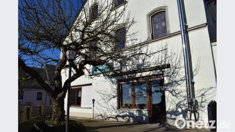 Im „Schwarzen Adler“ gab es einen Wasserschaden. Zudem ist das Gebäude von Schadstoffen belastet, informierte Bürgermeister Lothar Müller. Bild: szl
