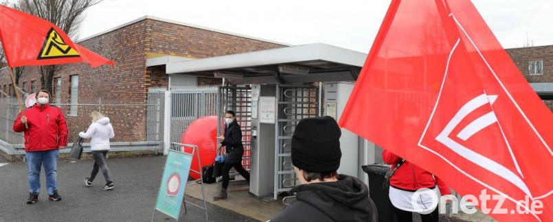 Eine Stunde früher Feierabend: Auch Mitarbeiter von Siemens in Amberg folgten dem Warnstreik-Aufruf. Bild: Wolfgang Steinbacher