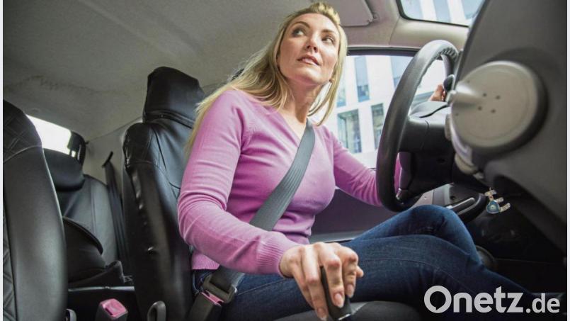 Grundsätzlich sollte man seinen Sitz vor jeder Fahrt richtig einstellen, sagen Experten. Dies ist nicht nur wichtig für den Komfort, sondern auch für die Sicherheit. Bild: Christin Klose/dpa