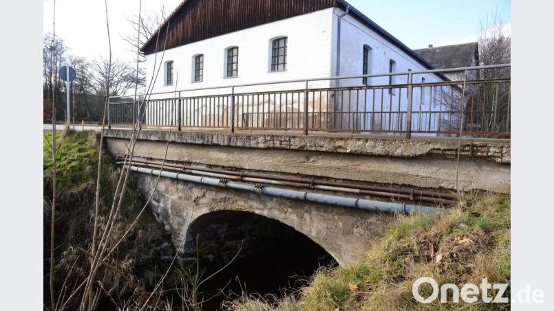 Die Brücke über den Werkbach wird erneuert und deshalb gibt es Verkehrseinschränkungen. Archivbild: bey