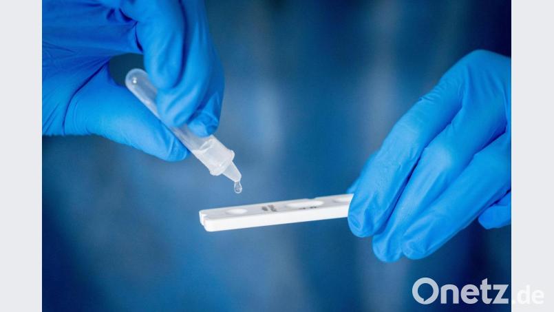Infiziert oder nicht? Das verrät der Corona-Schnelltest. Das Ergebnis ist binnen 20 Minuten da. Bild: dpa/Kay Nietfeld