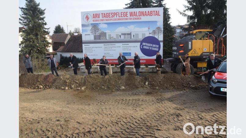 Spatenstich für die Tagespflege &quot;Waldnaabtal&quot;. Kosten 1,1 Millionen Euro. Ein Pilotprojekt des ARV in Windischeschenbach. Bild: fz