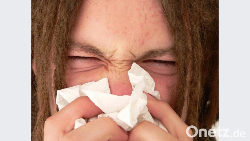 Eine Erkältung kann beim Autofahren tückisch sein, wie ein 57-Jähriger am Freitag erlebt hat. Symbolbild: Petra Hartl