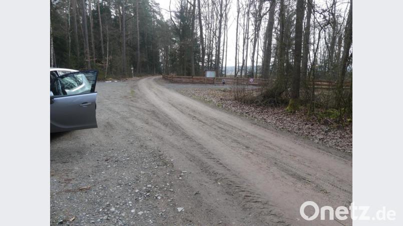 Im Umfeld des Waldfriedhofs wünscht sich Franz Fuchs das Aufstellen von Ruhebänken. Bild: rn
